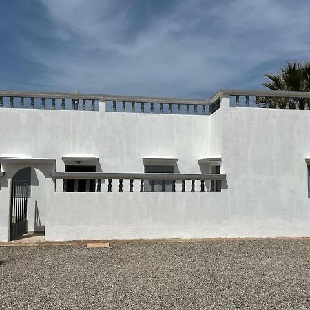 Beachside Bliss: Cozy Surf Villa Mirleft Exteriör bild